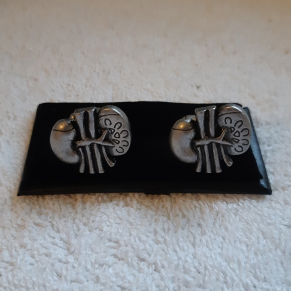 Kidney Cufflinks - Picture 3 of 3